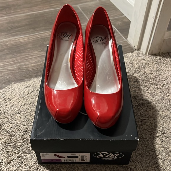 Women’s red heels - Picture 2 of 4